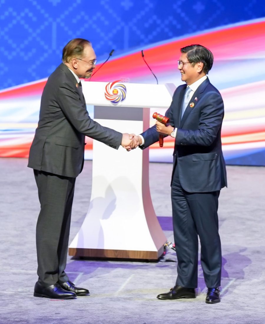 4df993bd-9cca-49b7-a325-30cf16d2ab83-Closing_Ceremony_of_the_47th_ASEAN_Summit_and_Related_Summits_and_Handing_Over_of_the_ASEAN_Chairmanship_to_the_Philippines_Image_3